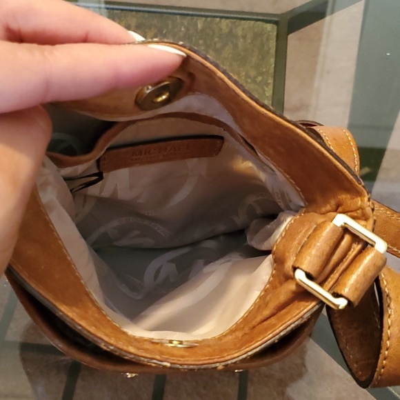 MK crossbody - Picture 4 of 4